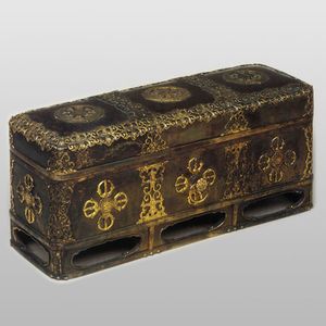 金銅装輪宝羯磨文戒体箱