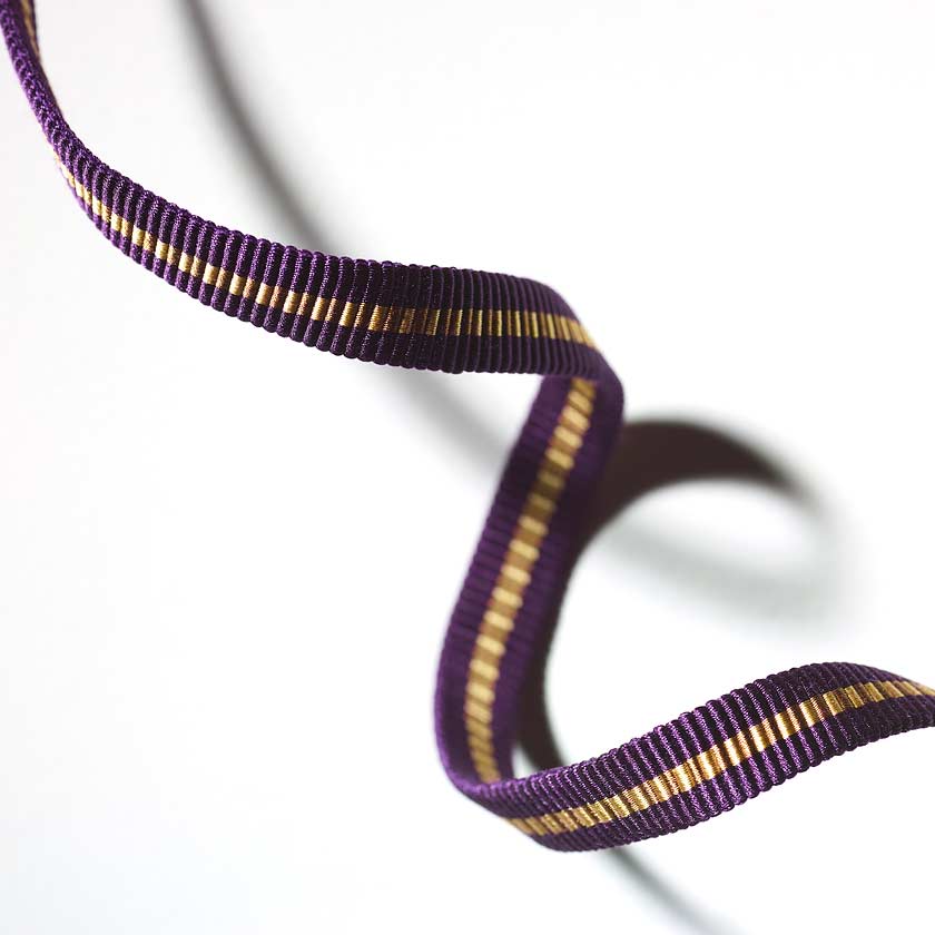 ふたりを固く結ぶ紫の真田紐