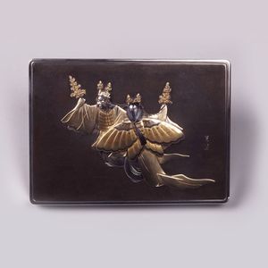 胡蝶の舞図金工煙草箱