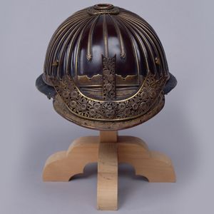 黒漆二十八間阿古陀形筋兜