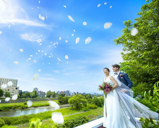 Art Bell Ange 札幌(アールベルアンジェ札幌)。アクセス・ロケーション。目の前を豊平川が流れる結婚式場。穏やかな時間を過ごせます
