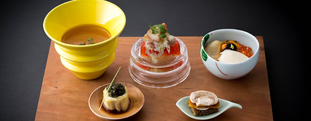 ローズガーデンクライスト教会。料理。『ピエトラ・セレーナ』では、ミシュランも認めた京都祇園『よねむら』とのコラボレーションで生まれる驚きの料理を振る舞います