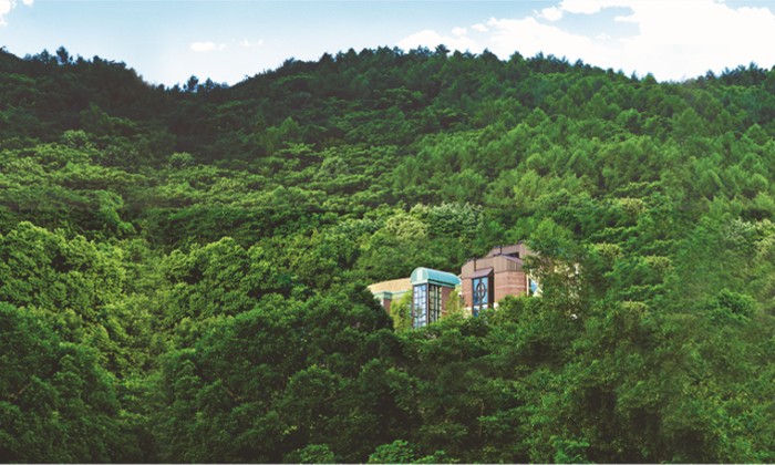 藻岩シャローム教会。アクセス・ロケーション。山の澄みきった空気と森の緑が訪れる人々を癒す『藻岩シャローム教会』