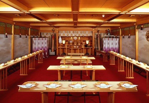 札幌パークホテル。挙式会場。三三九度や固めの盃など伝統あるセレモニーが行われる神殿