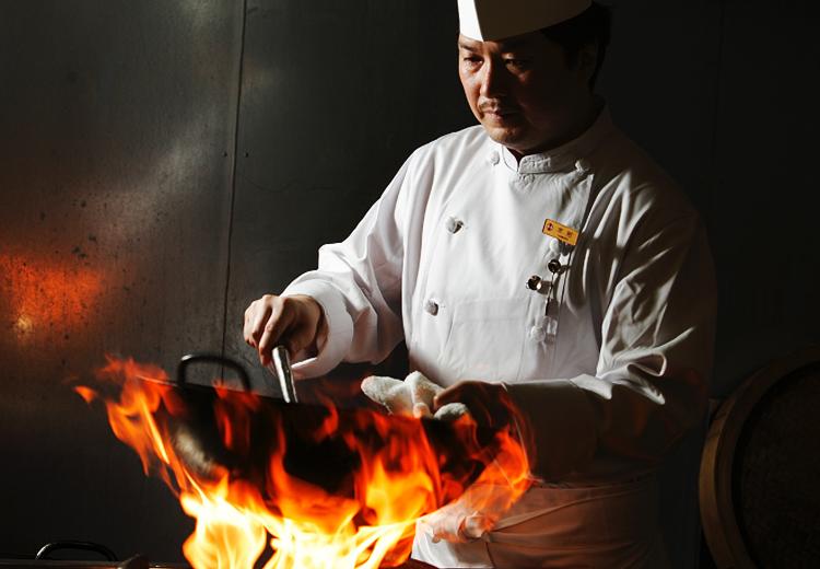 函館国際ホテル。料理。「現代の名工」に表彰された木村総料理長が料理を監修