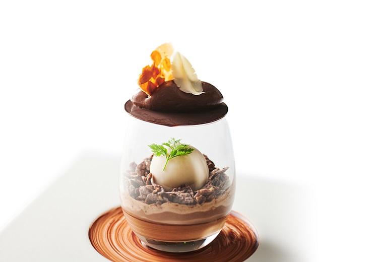 センティール・ラ・セゾン 函館山。料理。こだわりの素材を使い見た目も美しく仕上げられたデザート