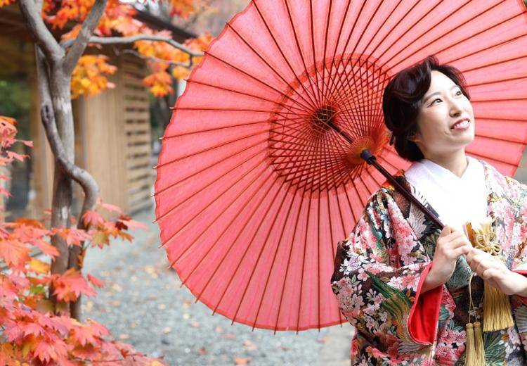 北海道神宮。四季折々の自然と着物姿の花嫁が美しく調和するロケーション