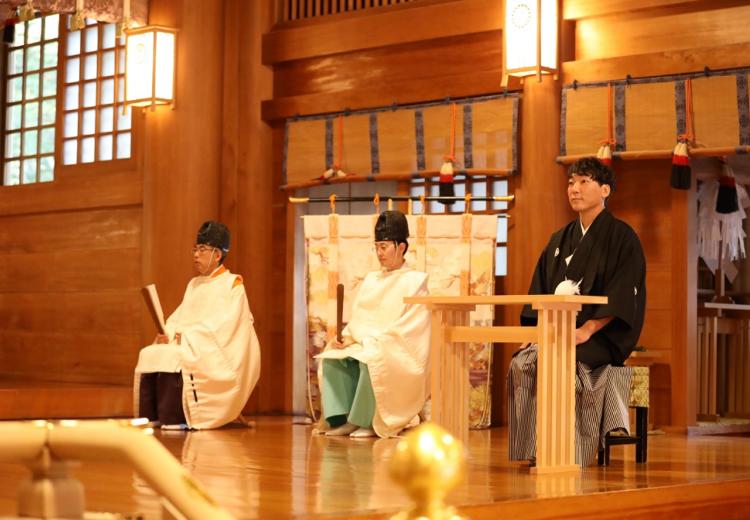 北海道神宮。挙式会場。心地よい緊張に包まれながら伝統的な挙式が執り行われます