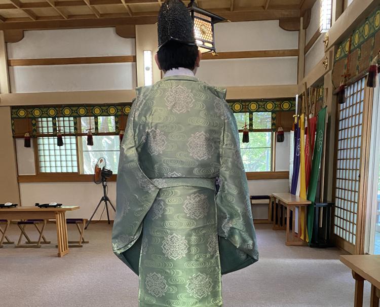 弥彦神社。スタッフ。結婚式を厳かに進行してくれる『弥彦神社』の神職