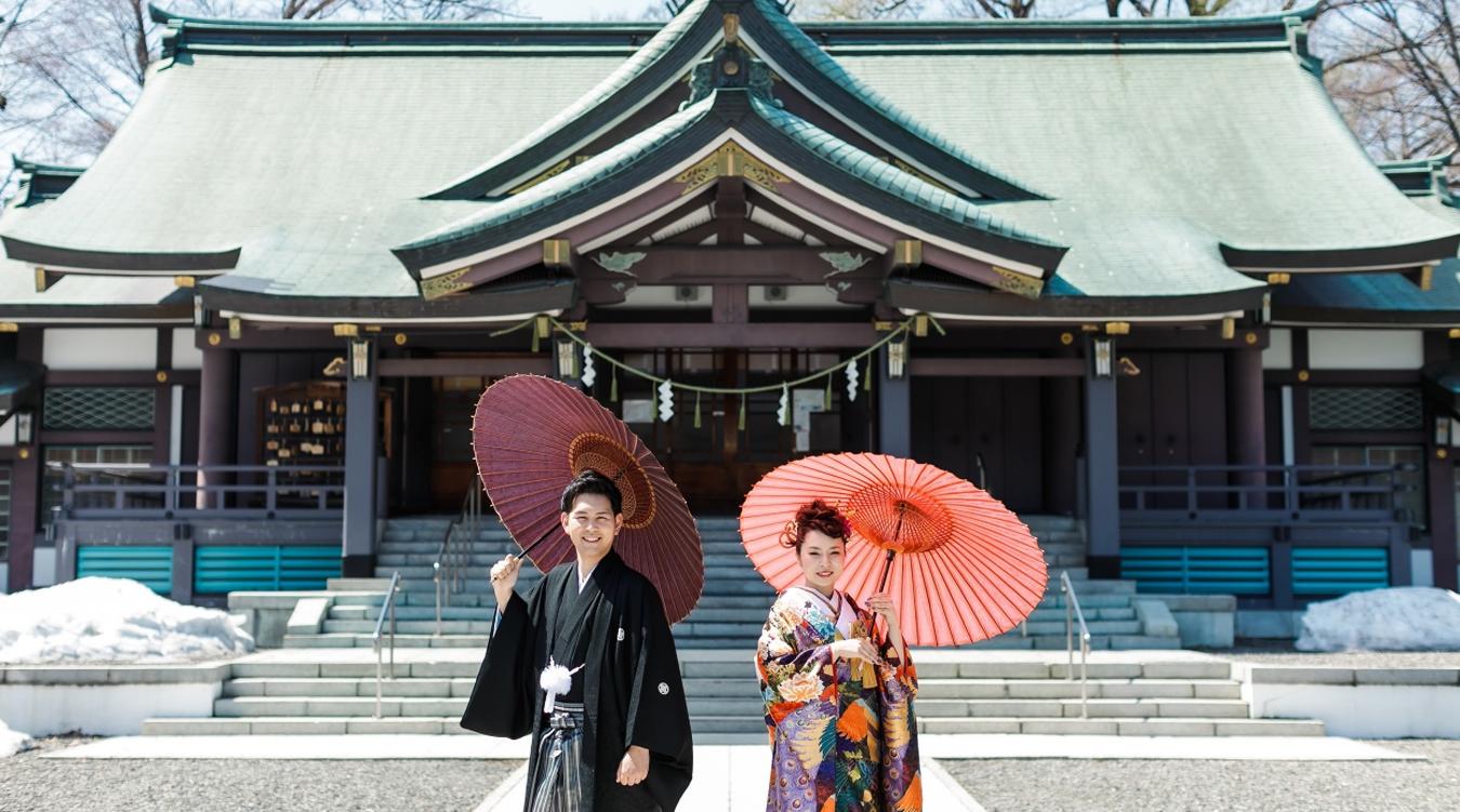 札幌護国神社。現在の荘厳な御社殿は、昭和45年の夏に再建されたもの。昭和47年には、昭和天皇・皇后両陛下も参拝されました
