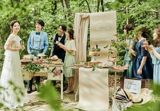the Terrace(ザ テラス)。披露宴会場。木漏れ日に包まれるガーデンで、ゲストとの語らいの時間を満喫