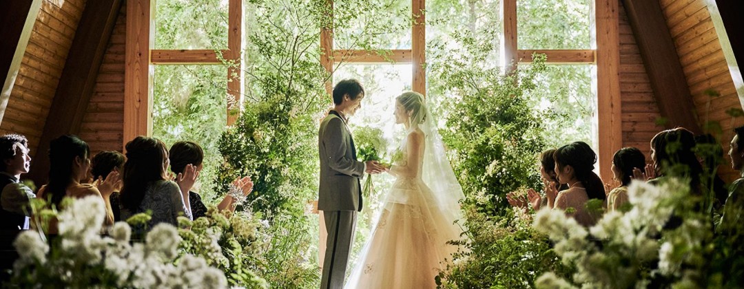 the Terrace(ザ テラス)。挙式会場。ふたりが永遠の愛を誓うセレモニーは、大切なゲストに見守られながら自由なスタイルで執り行うことができます