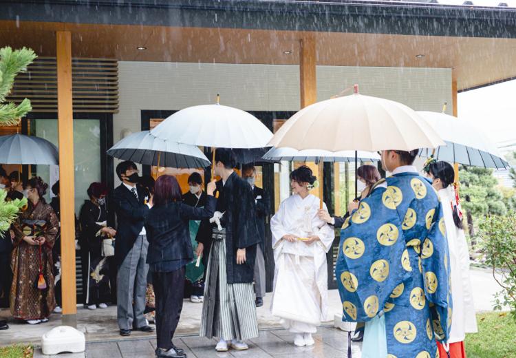 西野神社。挙式会場。由緒ある神社を舞台に新郎新婦や両家の新たな門出を迎えられます