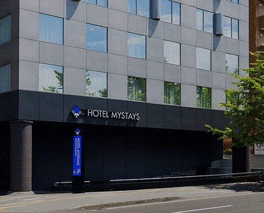 La Facon(ラ・ファソン)。アクセス・ロケーション。ホテルの地下にあるレストランなので宿泊先の手配も安心