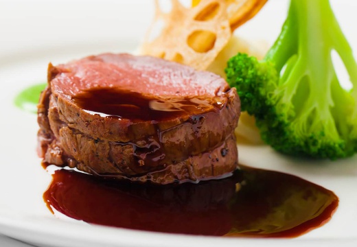 La Facon(ラ・ファソン)。料理。火加減やソースにもこだわりを感じられる、味わい深い肉料理