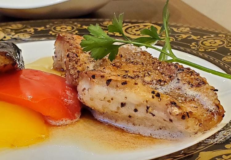 北海道神宮頓宮。料理。国産食材を使った美味しい料理とともに和やかな歓談の時間を