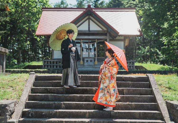 J’ai la patate(ジェ ラ パタット)。神前式は、地元の人にも親しまれている「ニセコ狩太神社」で