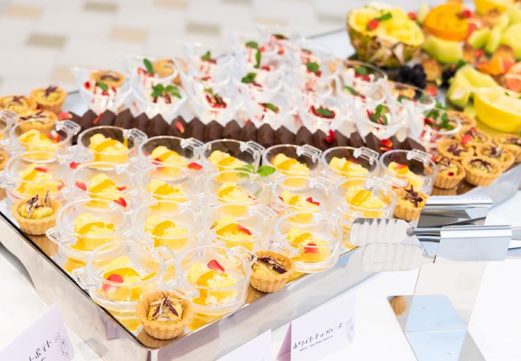 Le Grand Coeur(ル・グランクール)。料理。シェフ特製の自家製デザートは盛り付けの美しさも魅力です