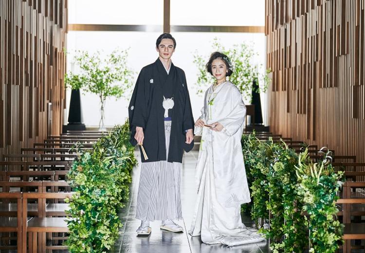 センティール・ラ・セゾン千秋公園。挙式会場。秋田杉に囲まれたチャペルはドレスはもちろん和装にもマッチ