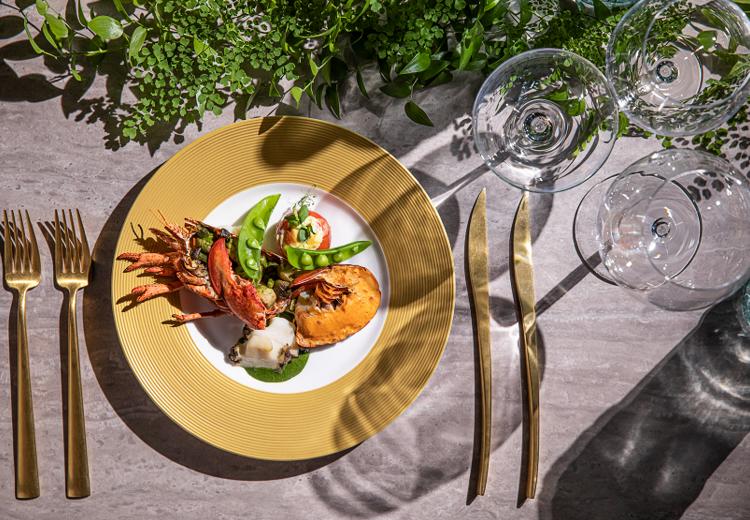 ノートルダム秋田(FIVESTAR WEDDING)。料理。パーティーの進行を見ながら常に出来立ての料理を提供