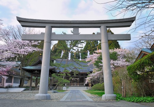 フレンチレストラン 千秋亭。挙式会場。本格的な神前式が叶う『彌高神社』は60名まで着席可能