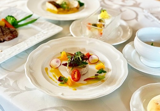 Restaurant Recette レストランルセット。料理。料理はもちろん、ドレッシングやパンまで自家製です