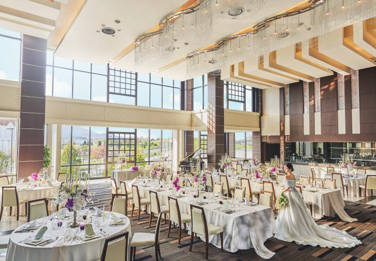 ノートルダム盛岡(FIVESTAR WEDDING)。披露宴会場。『Villa 2nd』はナチュラルとモダンが融合したデザイン