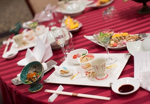 ブランニュー北上。料理。華やかな料理は器選びにもこだわりを感じられます