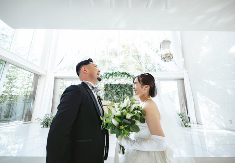 ザ・ジャポナイズ LISERJU(リサージュ)。挙式会場。花嫁のドレス姿が一層際立つ、明るく清らかな空間が魅力的です