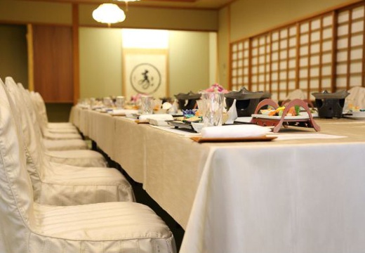 ホテル森の風鶯宿。披露宴会場。最大20名まで収容できる、純和風の小宴会場も用意