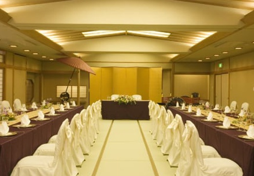 ホテル紫苑。披露宴会場。『姫神の間』は椅子とテーブルを用意できるのでゲストも寛げます