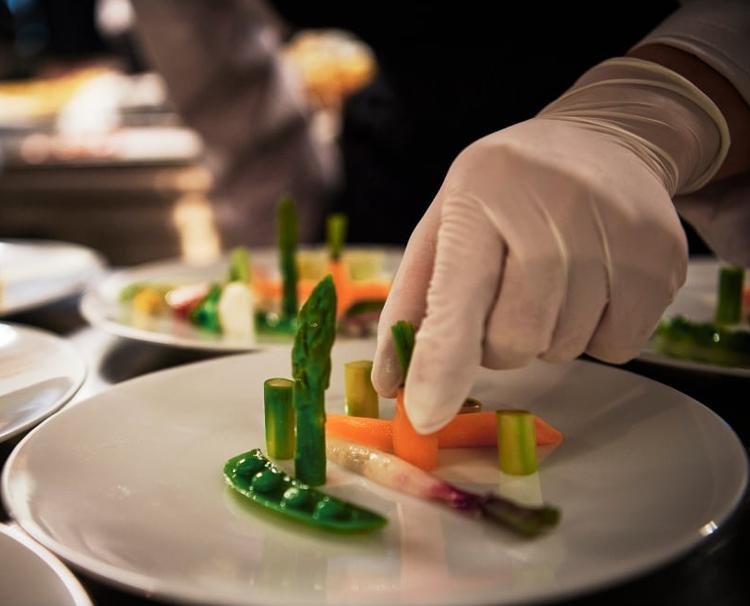 ensoleille（アンソレイユ）。スタッフ。シェフが一皿一皿丁寧に、心を込めて調理してくれます