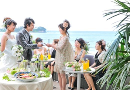 はまなすKaiyoukan(はまなす海洋館)。披露宴会場。風を感じるテラスでのパーティーもゲストに好評です