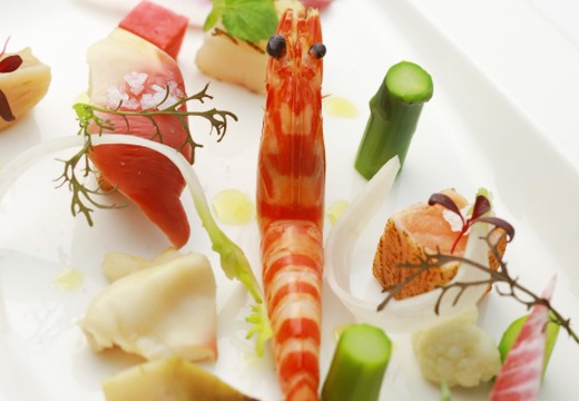 ホテルメトロポリタン仙台。料理。季節の旬野菜を使った華やかなサラダにゲストから歓声が