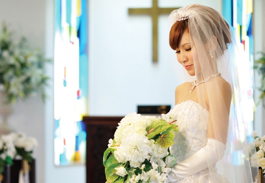 石巻グランドホテル。挙式会場。優しい色彩とゲストの暖かな祝福に包まれて迎える挙式