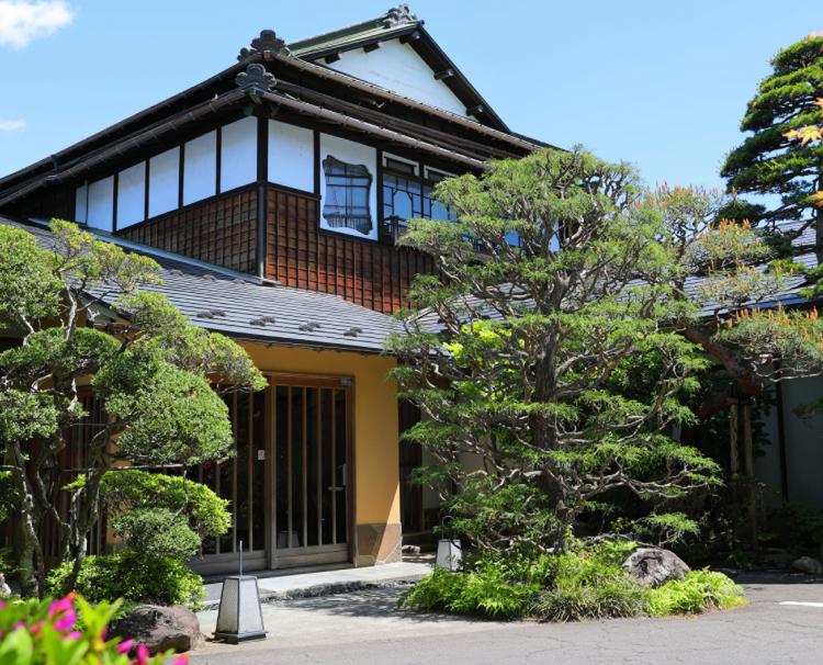 懐石料理 東洋館。アクセス・ロケーション。創業時から変わらない木造建築の建物が長い歴史を感じさせます