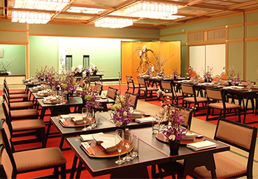 ホテル瑞鳳 迎賓館 櫻離宮。披露宴会場『櫻離宮』は和の要素あふれる上質な空間です