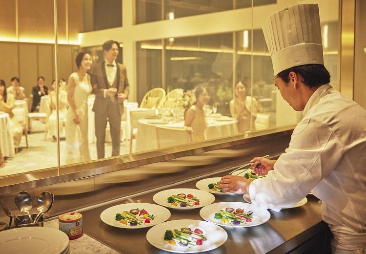 青龍荘。料理。シェフがふたりとゲストのために一品一品心を込めて調理