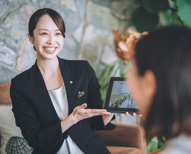 青龍荘。スタッフ。和やかな雰囲気で打ち合わせを進めてくれるプランナー