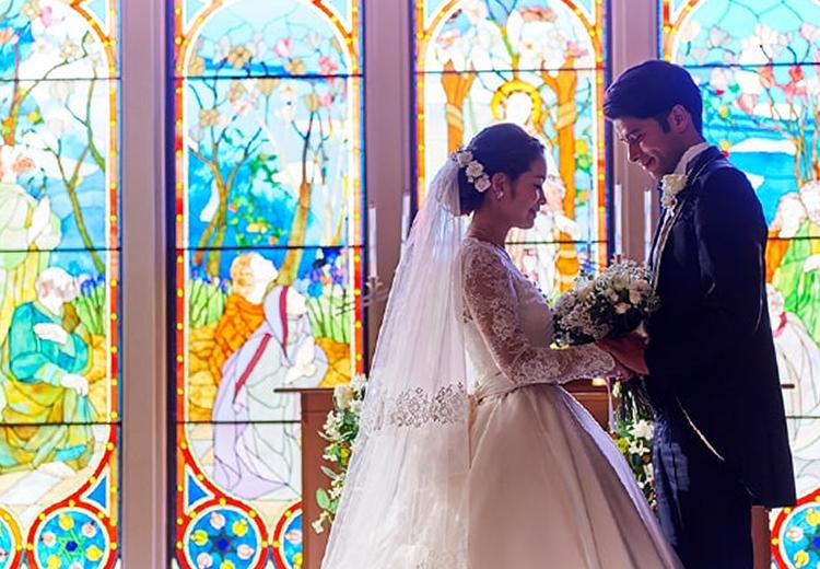 緑の迎賓館 ANGELINA(アンジェリーナ)。挙式会場。幻想的な空間が花嫁の美しさをさらに際立たせます