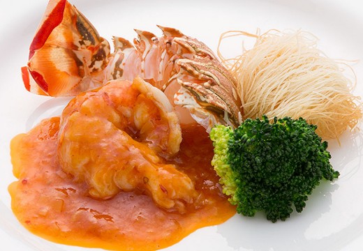 グランドホクヨウ。料理。旬の食材をふんだんに使用した、贅沢で華やかな中華料理