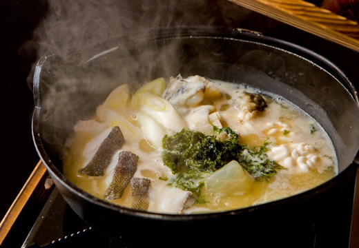名月莊。料理。寒い季節に身も心も温まる鍋料理も振る舞えます