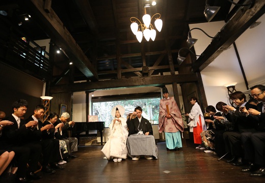 名月莊。挙式会場。『お蔵』でのセレモニーは最大50名まで収容可能です