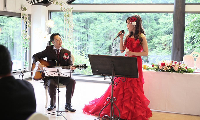 空の庭。演出・小物。生演奏や歌を披露し、家族やゲストへの感謝の気持ちを伝える演出も叶います