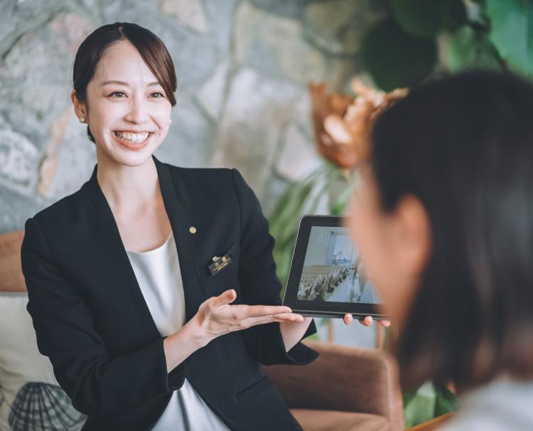 AMANDAN AISLE（アマンダンアイル）。スタッフ。ふたりらしい結婚式のため幅広い提案をしてくれるプランナー