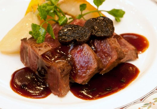 SANNOMARU HOTEL（三の丸ホテル）。料理。茨城の自然の中で育った高級黒毛和牛・常陸牛は人気の食材