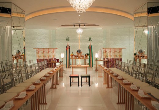 ホテル テラス ザ スクエア 日立。挙式会場。中央に神殿を設けて執り行う、日本の伝統美に彩られた神前式