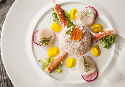 SU CASA(ス カーサ)。料理。色とりどりの食材をアーティスティックに盛り付けた美しい前菜