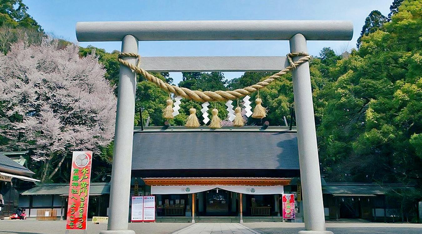 常磐神社。「水戸の黄門さま」として親しまれた徳川光圀公･斉昭公を祀る歴史ある神社で結婚式。緑溢れる境内は落ち着いた雰囲気です