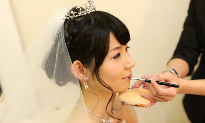 ウエディングガーデン ティアランジェ(旧 ARDEN BLISS)。スタッフ。ヘアメイクスタッフが花嫁の美しさを丁寧に引き出します